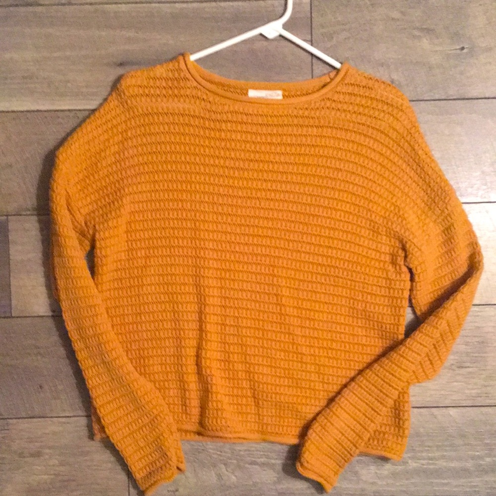 New Universal thread Sweater